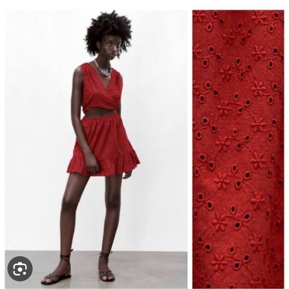 NWT - Zara Eyelet Dress Featuring Waist Cut Outs and V-Neck - Medium